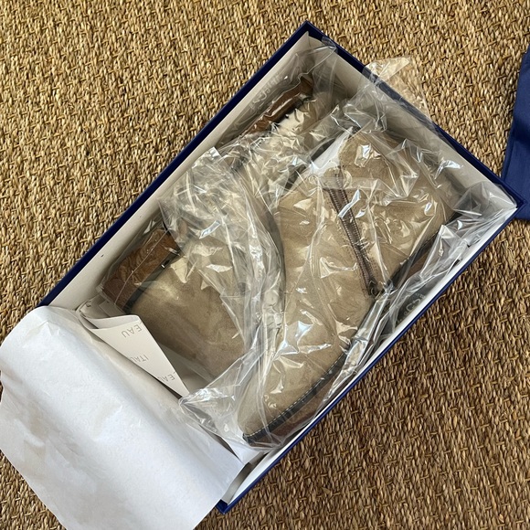 NIB Italeau Foliana Velour Taupe Ankle Boots, Size 39.5 - Picture 8 of 12